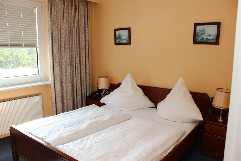 Wiking Hotel Генштедт-Ульцбург Екстер'єр фото