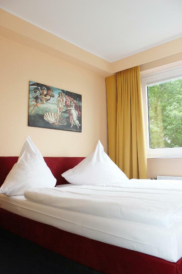 Wiking Hotel Генштедт-Ульцбург Екстер'єр фото